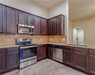 421 Jack Rabbit Ln - Photo Thumbnail 6