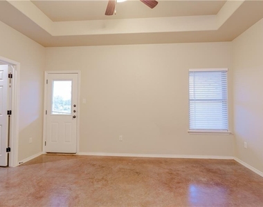 421 Jack Rabbit Ln - Photo Thumbnail 12