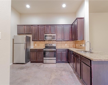421 Jack Rabbit Ln - Photo Thumbnail 4