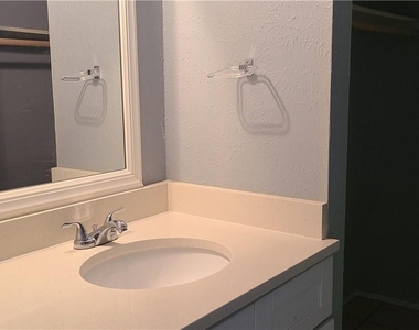 822 Sahara Ave - Photo Thumbnail 7