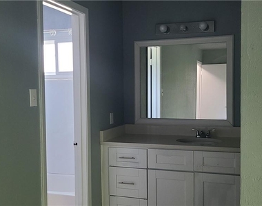822 Sahara Ave - Photo Thumbnail 5