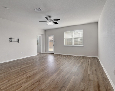 105 Brunnen Way - Photo Thumbnail 4