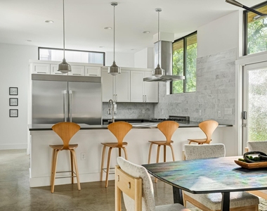 1407 Parkinson Dr - Photo Thumbnail 7