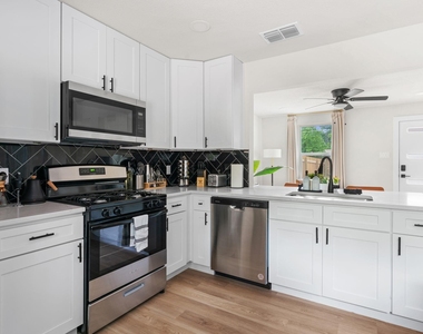 1618 Webberville Rd - Photo Thumbnail 8