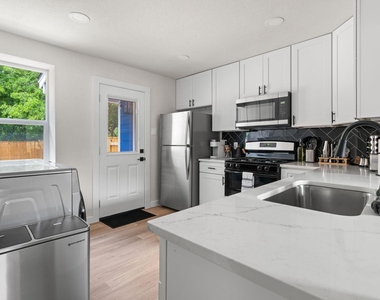 1618 Webberville Rd - Photo Thumbnail 7