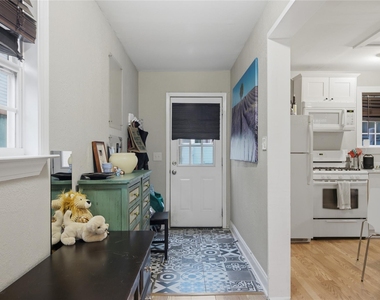 906 Willow St - Photo Thumbnail 18