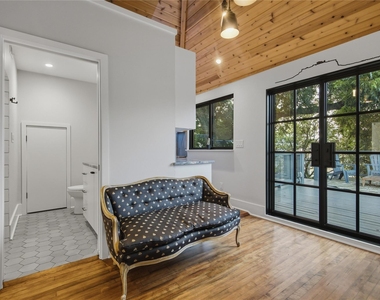 906 Willow St - Photo Thumbnail 8
