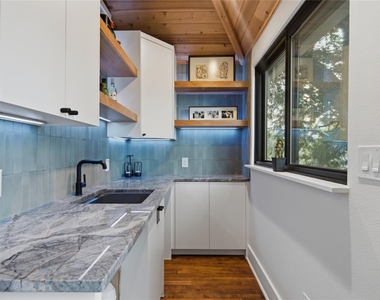906 Willow St - Photo Thumbnail 9