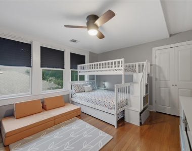 906 Willow St - Photo Thumbnail 11