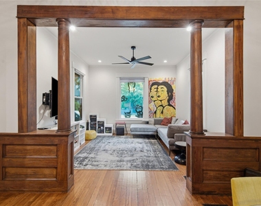 906 Willow St - Photo Thumbnail 6