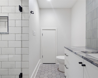 906 Willow St - Photo Thumbnail 12