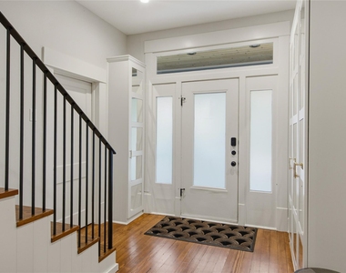 906 Willow St - Photo Thumbnail 1