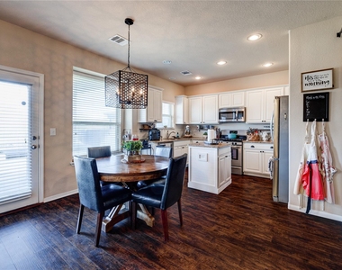 5901 Scenic Lake Dr - Photo Thumbnail 10