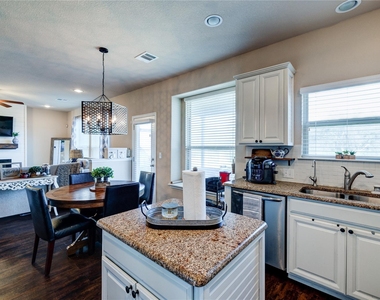 5901 Scenic Lake Dr - Photo Thumbnail 16