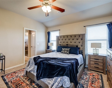 5901 Scenic Lake Dr - Photo Thumbnail 29