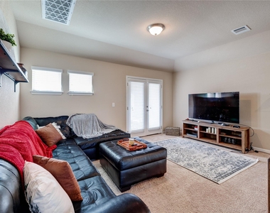 5901 Scenic Lake Dr - Photo Thumbnail 19