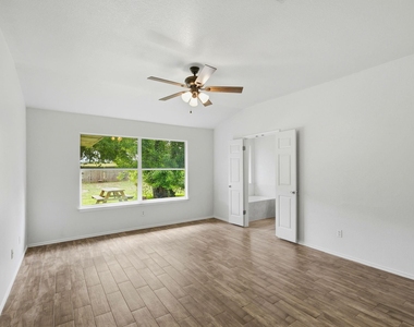 1005 Rolling Ridge Dr - Photo Thumbnail 5
