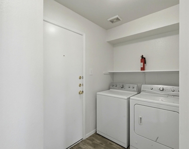 1005 Rolling Ridge Dr - Photo Thumbnail 12