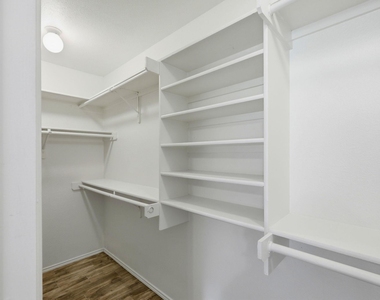 1005 Rolling Ridge Dr - Photo Thumbnail 8