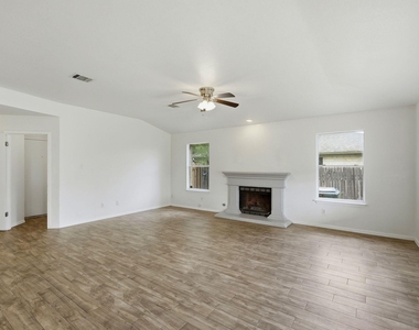 1005 Rolling Ridge Dr - Photo Thumbnail 1