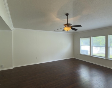 86092 Augustus Avenue - Photo Thumbnail 3