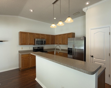 86092 Augustus Avenue - Photo Thumbnail 2