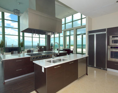 1431 Riverplace Boulevard - Photo Thumbnail 24