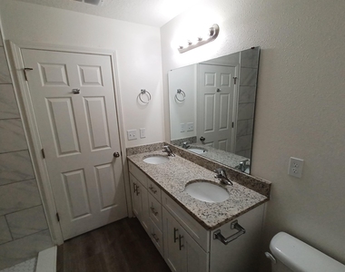 956 W 9th Street - Photo Thumbnail 11