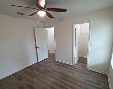 956 W 9th Street - Photo Thumbnail 16