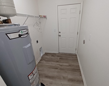 956 W 9th Street - Photo Thumbnail 21