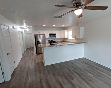 956 W 9th Street - Photo Thumbnail 1