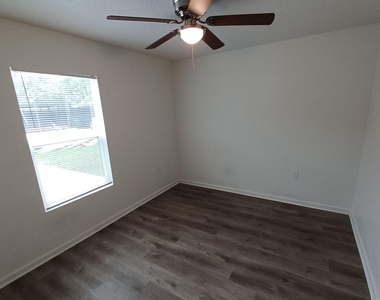 956 W 9th Street - Photo Thumbnail 20