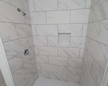 956 W 9th Street - Photo Thumbnail 12