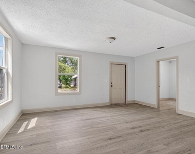 845 Ontario Street - Photo Thumbnail 6