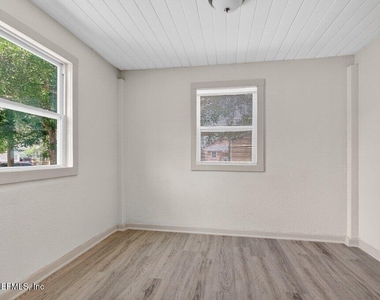 845 Ontario Street - Photo Thumbnail 8
