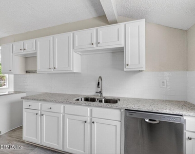 845 Ontario Street - Photo Thumbnail 17