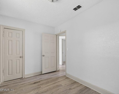 845 Ontario Street - Photo Thumbnail 21