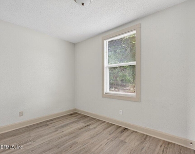 845 Ontario Street - Photo Thumbnail 20