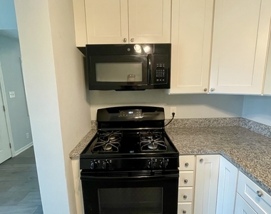 2367 Carnation Drive - Photo Thumbnail 5