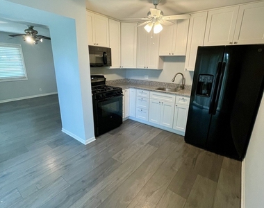 2367 Carnation Drive - Photo Thumbnail 4