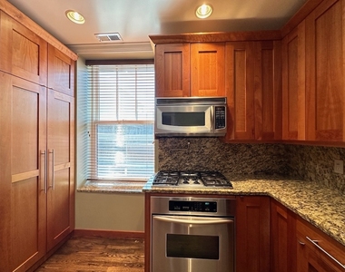 3614 N Bosworth Avenue - Photo Thumbnail 3