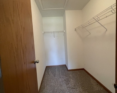 3609 Roanoke Avenue - Photo Thumbnail 13