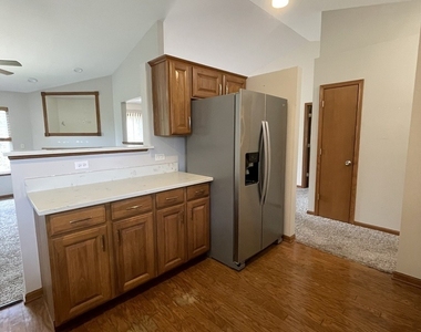 3609 Roanoke Avenue - Photo Thumbnail 6