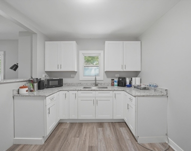 1235 River Drive - Photo Thumbnail 5
