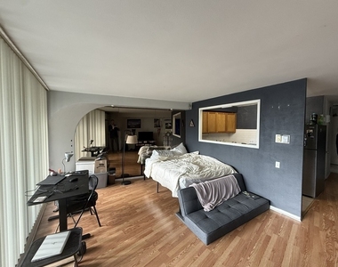 300 N State Street - Photo Thumbnail 2