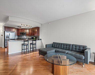 807 Davis Street - Photo Thumbnail 4