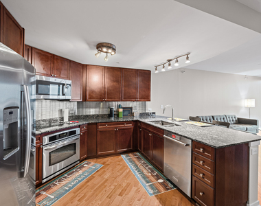 807 Davis Street - Photo Thumbnail 2