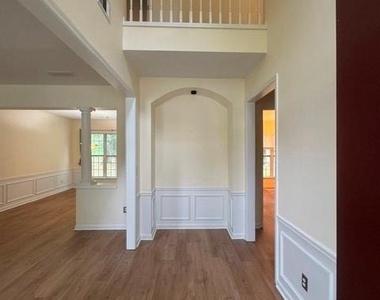 220 Gaines Oak Way - Photo Thumbnail 1