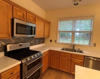 220 Gaines Oak Way - Photo Thumbnail 9