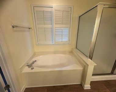 220 Gaines Oak Way - Photo Thumbnail 18